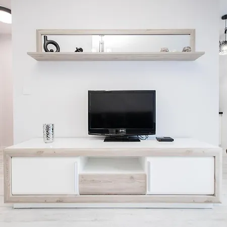 Lovely Close To The Center. Free Parking *