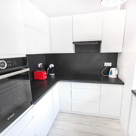 Lovely Close To The Center. Free Parking