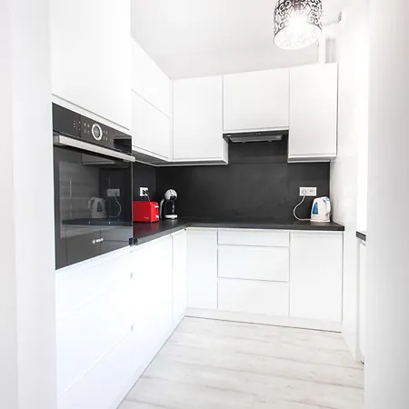 Lovely Close To The Center. Free Parking Apartment
