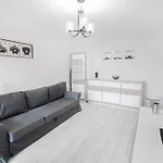 Apartman Lovely Close To The Center. Free Parking