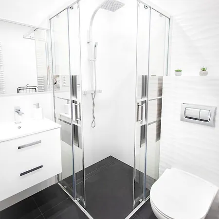 Lovely Close To The Center. Free Parking *