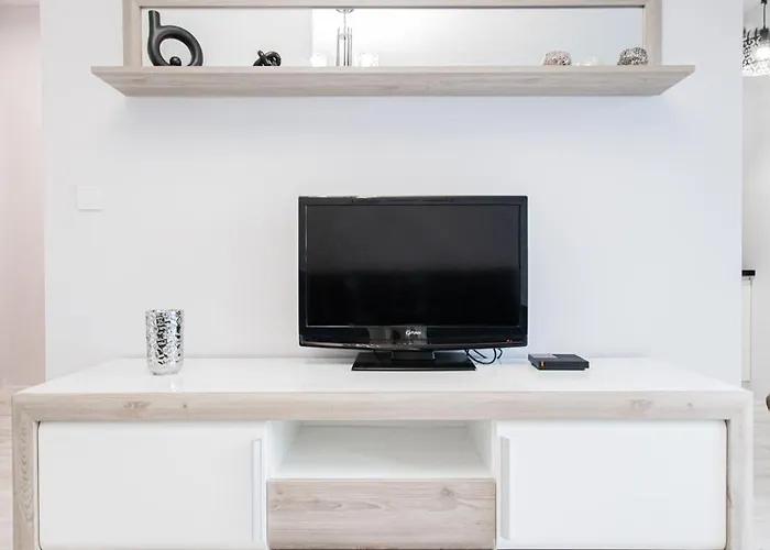 Lovely Close To The Center. Free Parking *