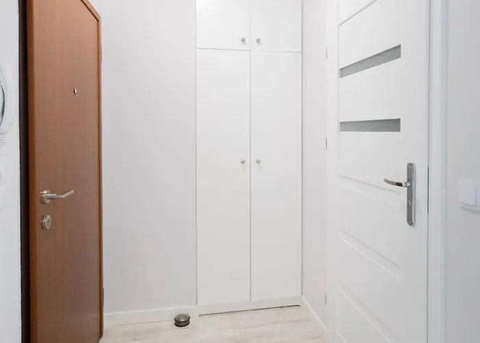 Lovely Close To The Center. Free Parking Warszawa